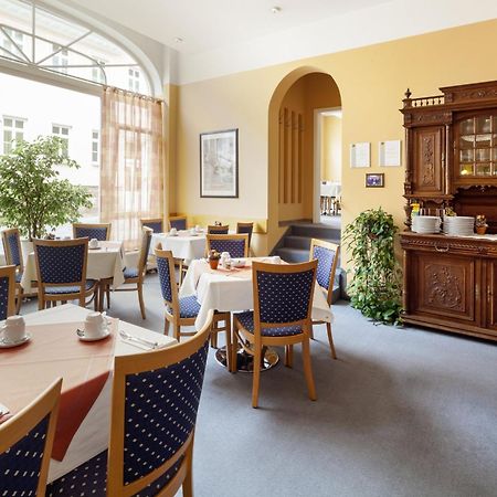 Hotel Garni Am Markt - Businesshotel - Fruehstuecksbuffet - Fahrradabstellplatz - Hunde Willkommen Neustadt bei Coburg Exterior foto