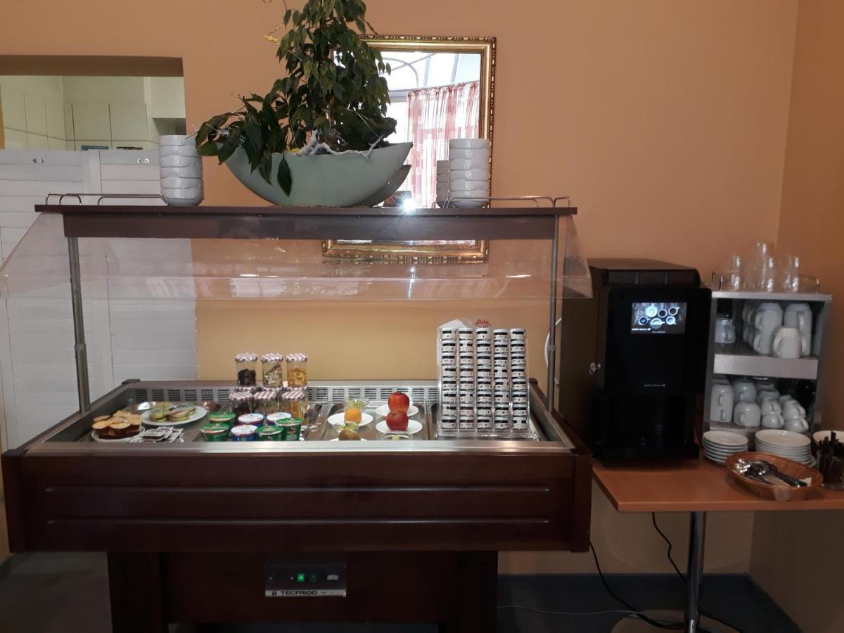 Hotel Garni Am Markt - Businesshotel - Fruehstuecksbuffet - Fahrradabstellplatz - Hunde Willkommen Neustadt bei Coburg Exterior foto