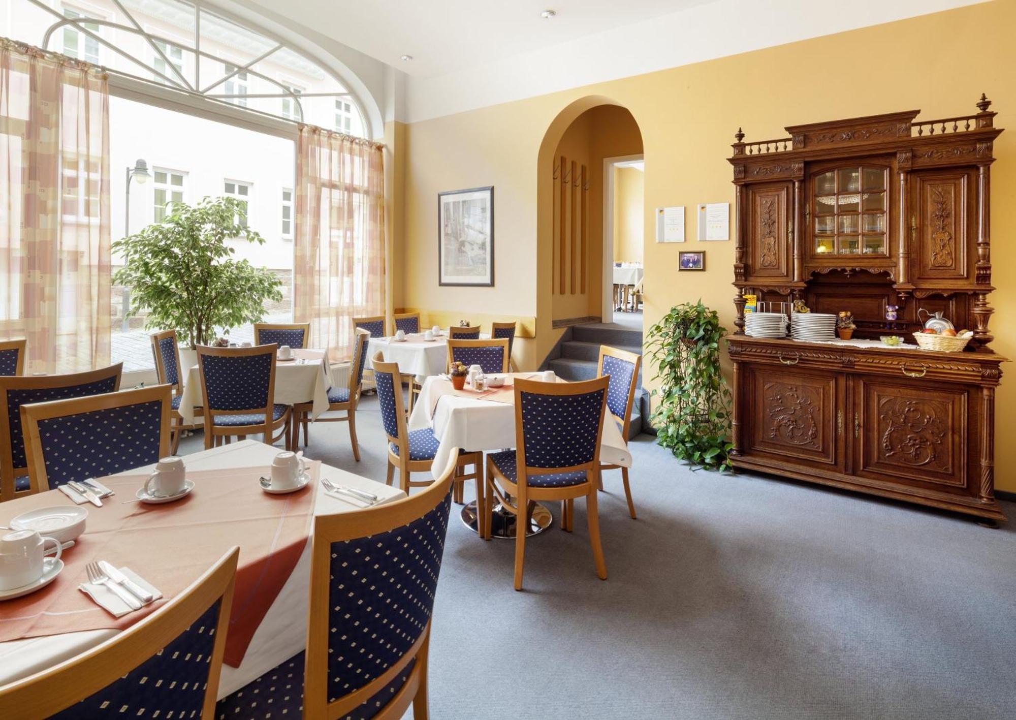 Hotel Garni Am Markt - Businesshotel - Fruehstuecksbuffet - Fahrradabstellplatz - Hunde Willkommen Neustadt bei Coburg Exterior foto