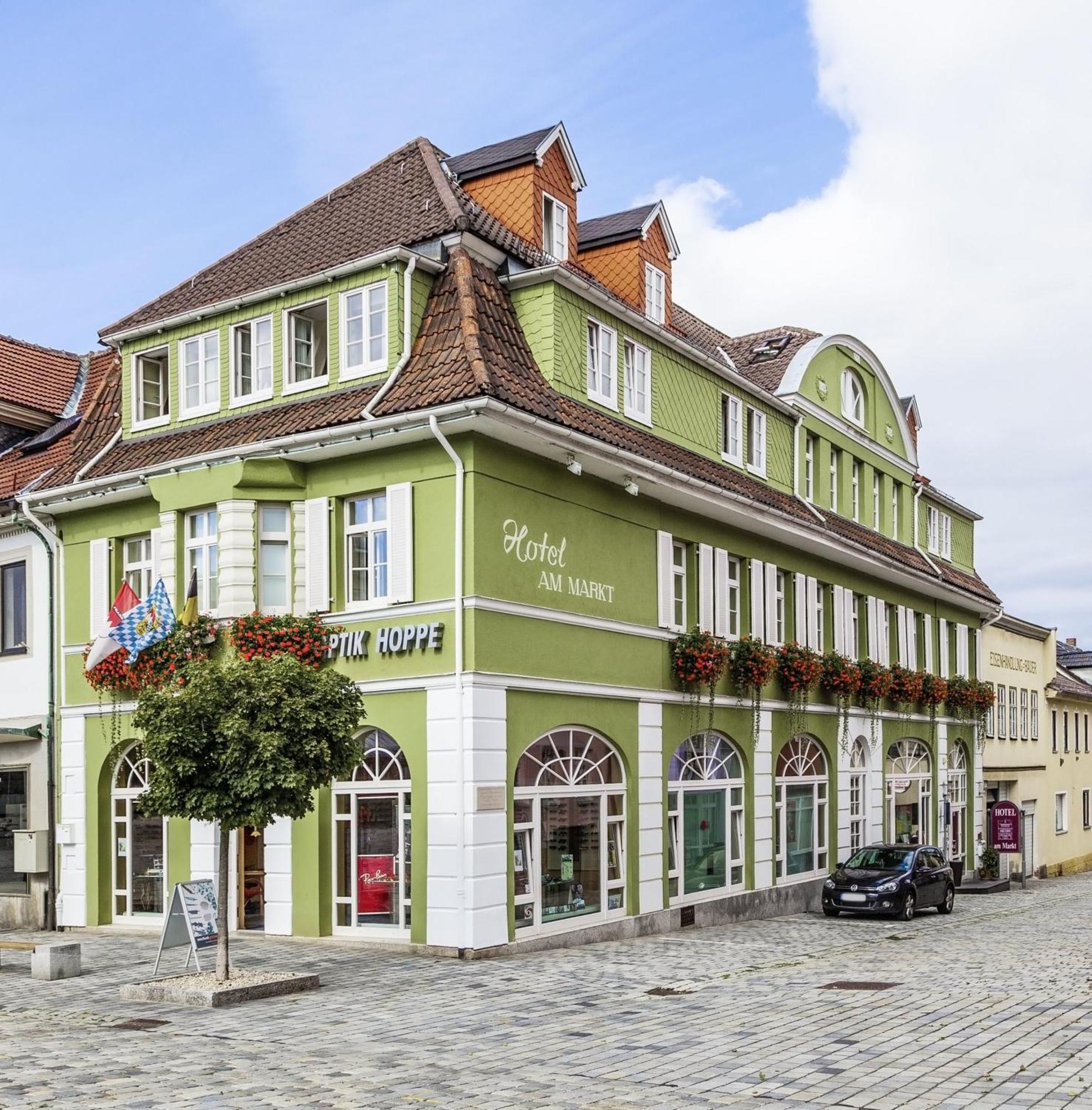 Hotel Garni Am Markt - Businesshotel - Fruehstuecksbuffet - Fahrradabstellplatz - Hunde Willkommen Neustadt bei Coburg Exterior foto
