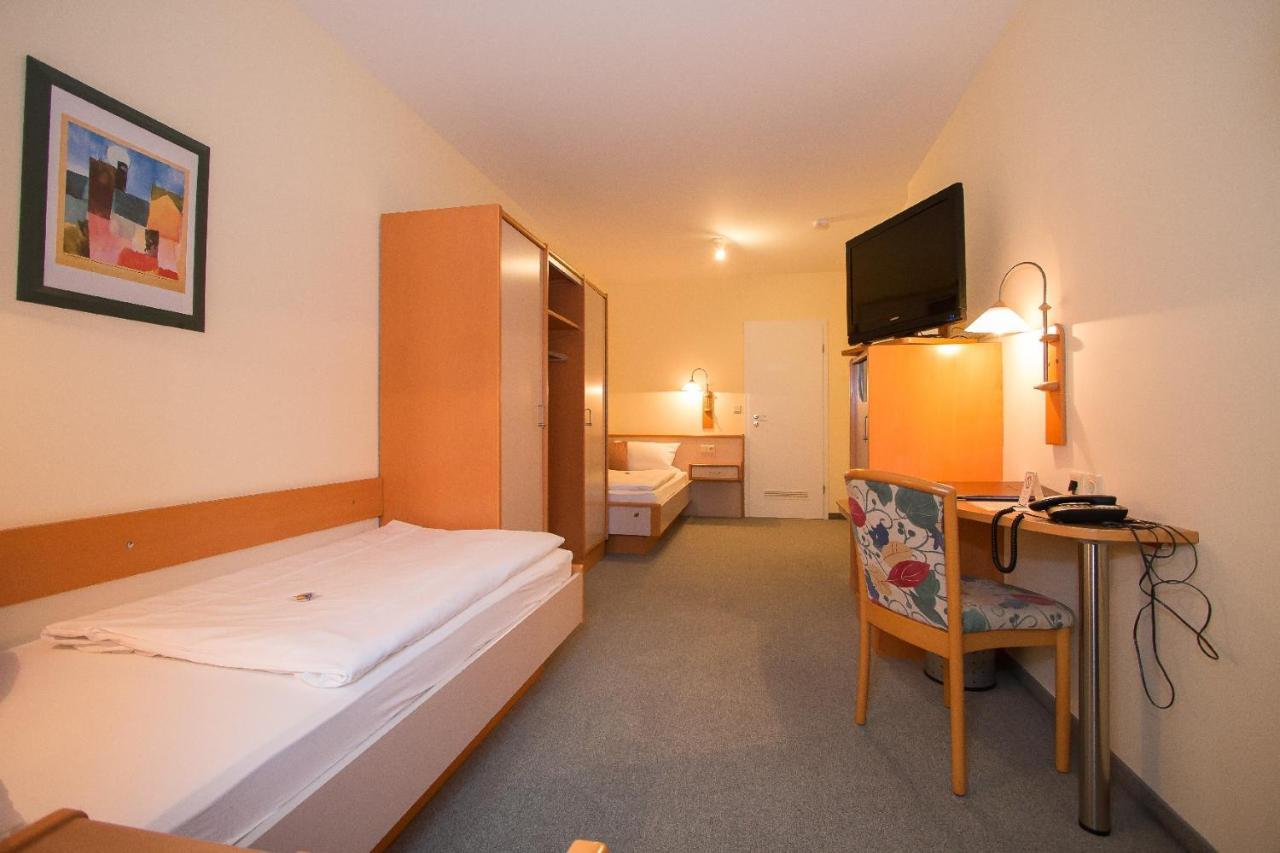 Hotel Garni Am Markt - Businesshotel - Fruehstuecksbuffet - Fahrradabstellplatz - Hunde Willkommen Neustadt bei Coburg Exterior foto