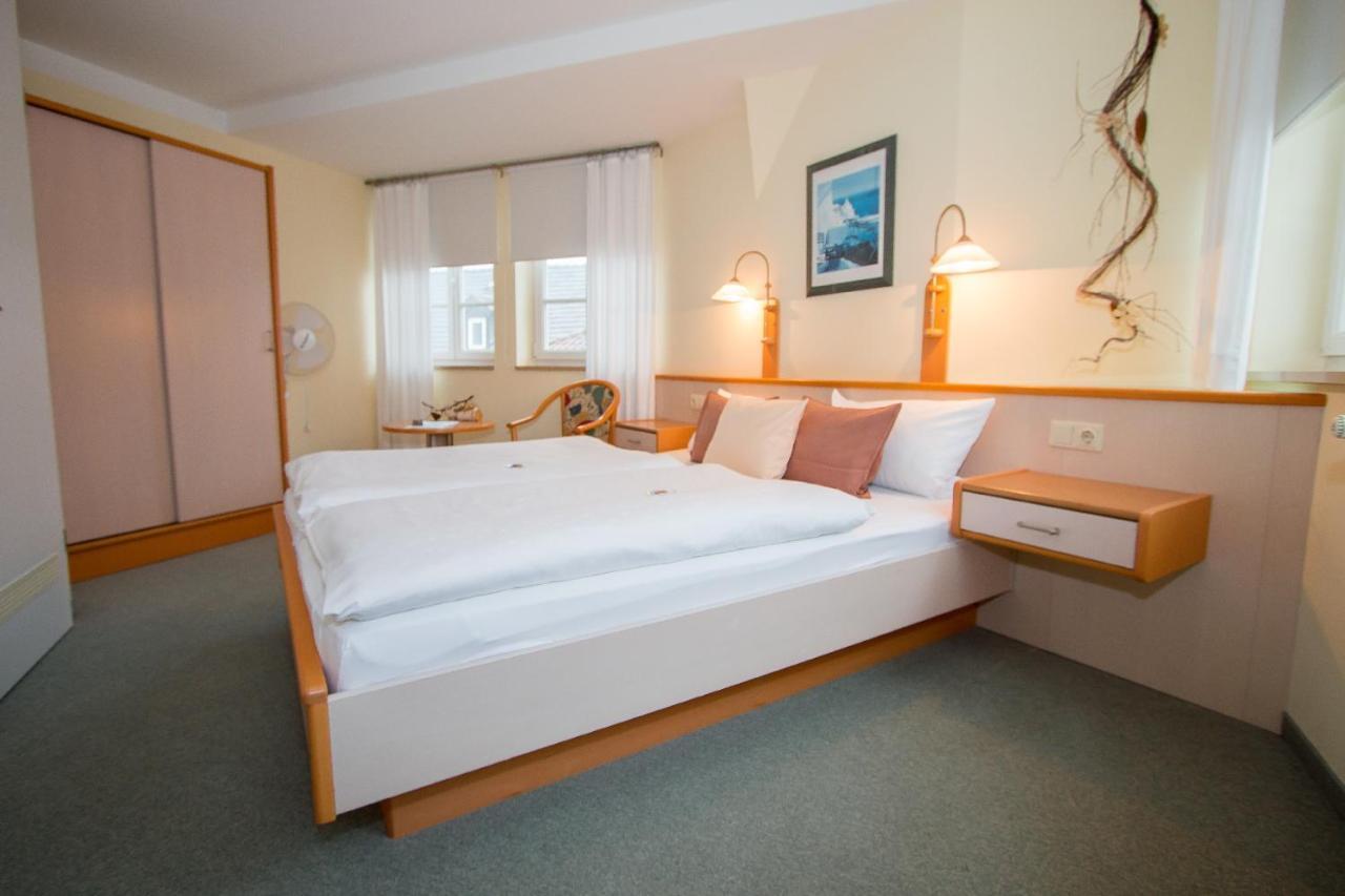 Hotel Garni Am Markt - Businesshotel - Fruehstuecksbuffet - Fahrradabstellplatz - Hunde Willkommen Neustadt bei Coburg Exterior foto