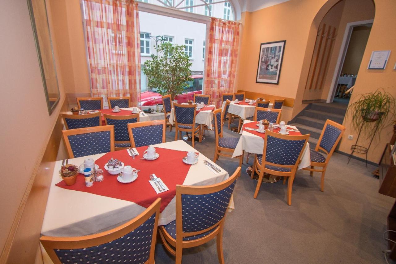 Hotel Garni Am Markt - Businesshotel - Fruehstuecksbuffet - Fahrradabstellplatz - Hunde Willkommen Neustadt bei Coburg Exterior foto