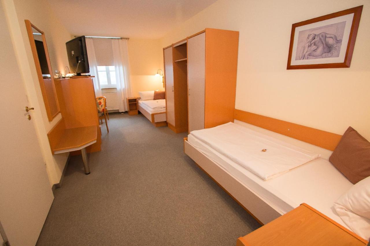 Hotel Garni Am Markt - Businesshotel - Fruehstuecksbuffet - Fahrradabstellplatz - Hunde Willkommen Neustadt bei Coburg Exterior foto