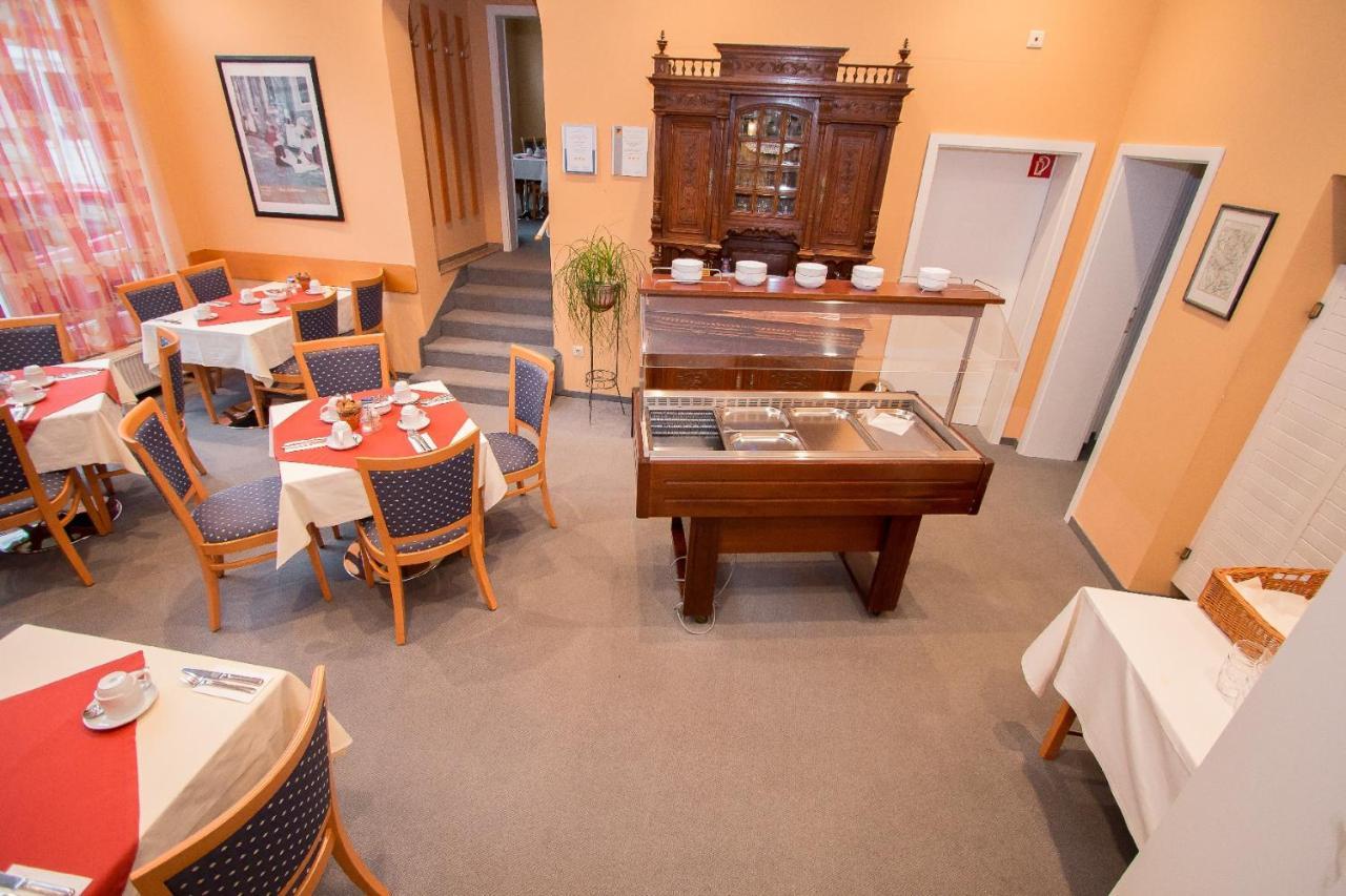 Hotel Garni Am Markt - Businesshotel - Fruehstuecksbuffet - Fahrradabstellplatz - Hunde Willkommen Neustadt bei Coburg Exterior foto